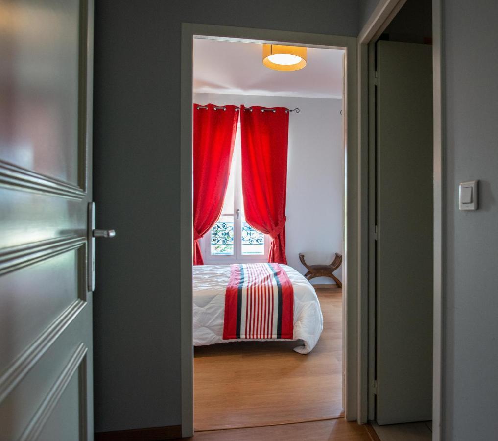 Logis Hotel De La Tour Libourne Exterior foto