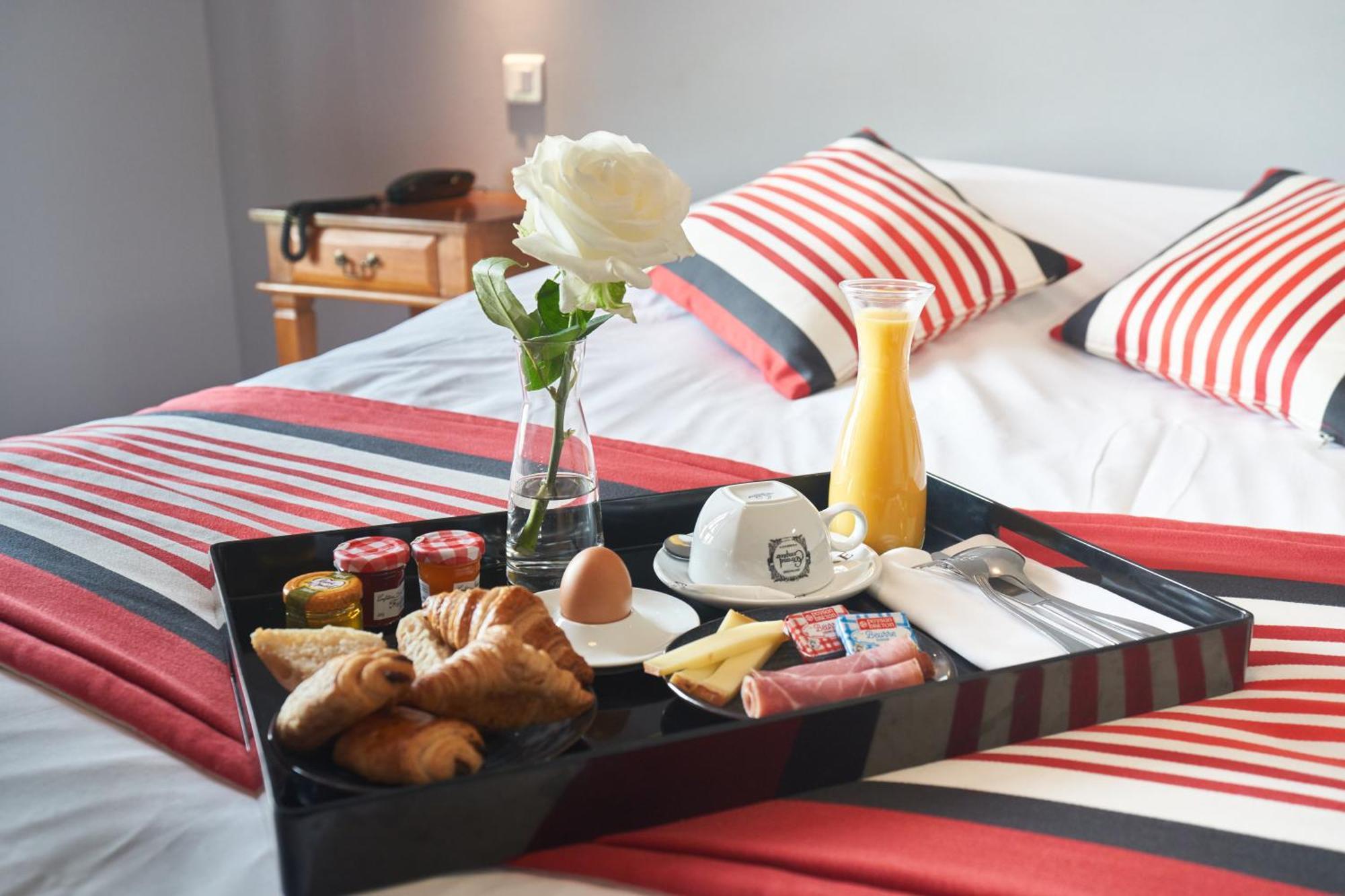 Logis Hotel De La Tour Libourne Exterior foto