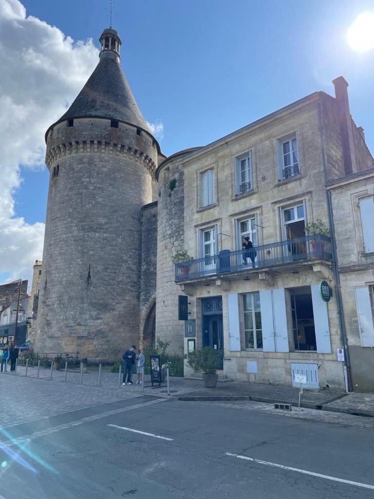 Logis Hotel De La Tour Libourne Exterior foto